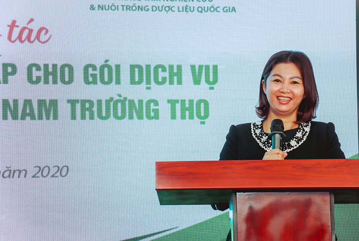 Bà Trần Thanh Hằng - Giám đốc đơn vị Nhất Nam Y Viện phát biểu ý kiến ​​tại buổi lễ