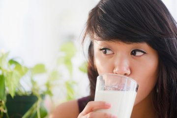 Bị gai cột sống có nên uống sữa Anlene?