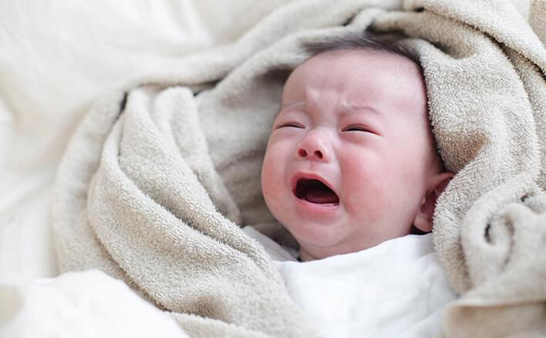 7 cách chữa viêm họng cho trẻ dưới 1 tuổi an toàn tại nhà