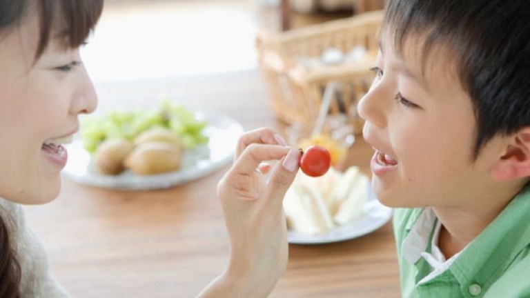 Trẻ bị viêm amidan nên ăn gì để hỗ trợ điều trị?