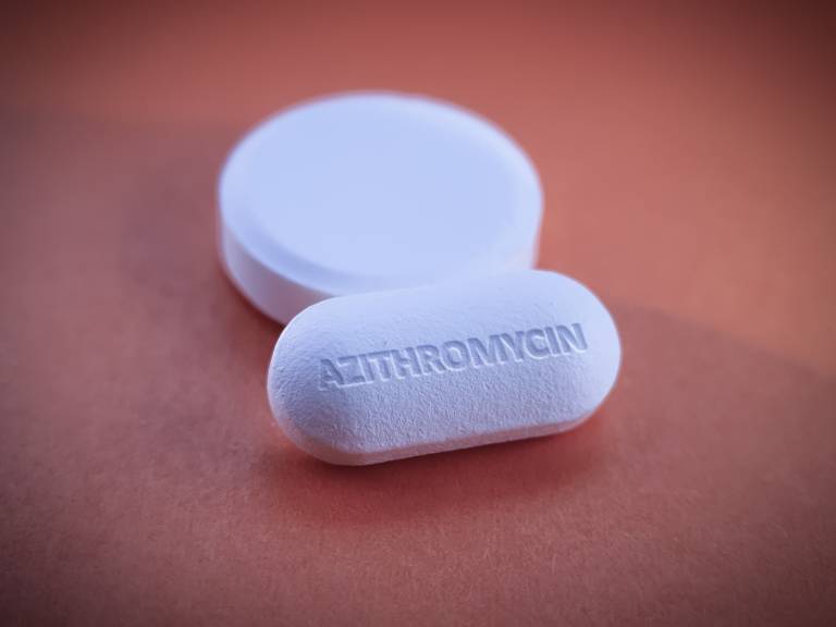 Thuốc kháng sinh Azithromycin chữa viêm phế quản