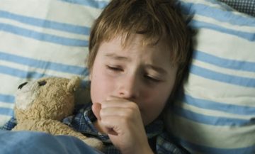 Trẻ ho có đờm không sốt, không sổ mũi là bệnh gì? Nguy hiểm không?