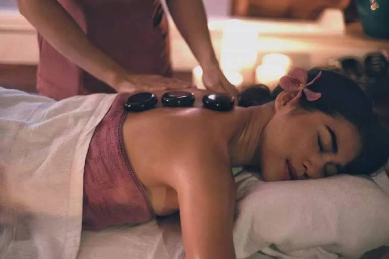 Áp dụng liệu pháp massage thư giãn