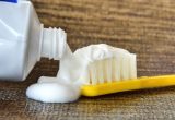 Vì sao dùng kem đánh răng chữa hắc lào?