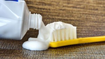 Vì sao dùng kem đánh răng chữa hắc lào?