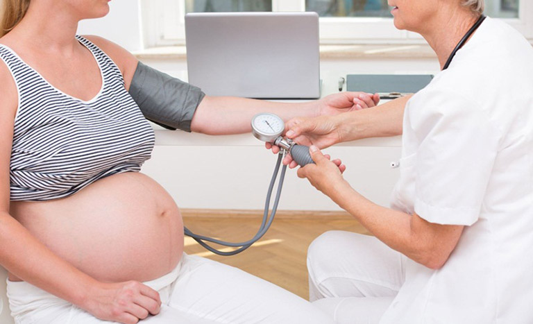 Mẹ bầu viêm mũi dị ứng nguy hiểm không? Có ảnh hưởng đến thai nhi không?