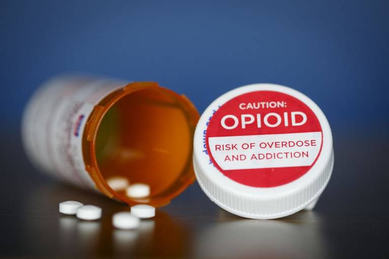 Thuốc giảm đau gây nghiện (opioids)