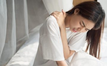 Vai trò của tư thế ngủ đối với người bị đau vai gáy