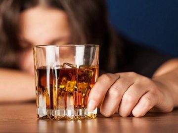Xuất Huyết Dạ Dày khi Uống Rượu: Cách xử lý và Phòng ngừa