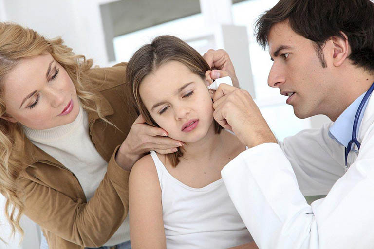 Một số lưu ý khi chăm sóc trẻ bị viêm tai giữa