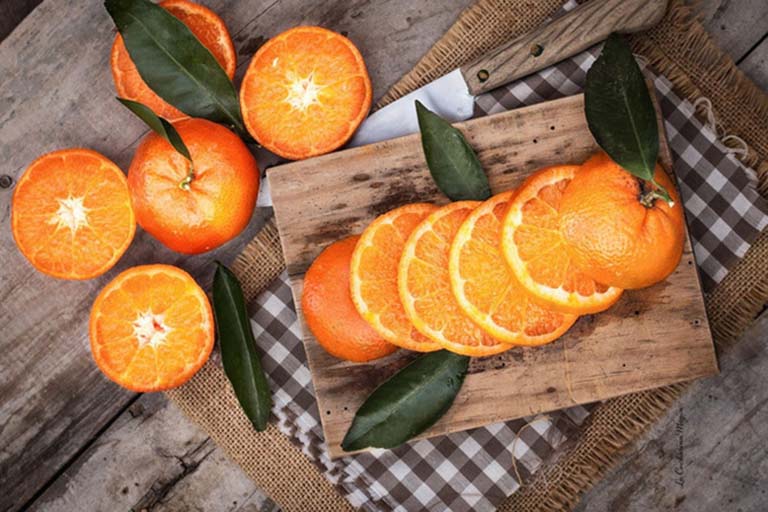 Thực phẩm giàu vitamin C tốt cho người bị tràn dịch khớp gối 