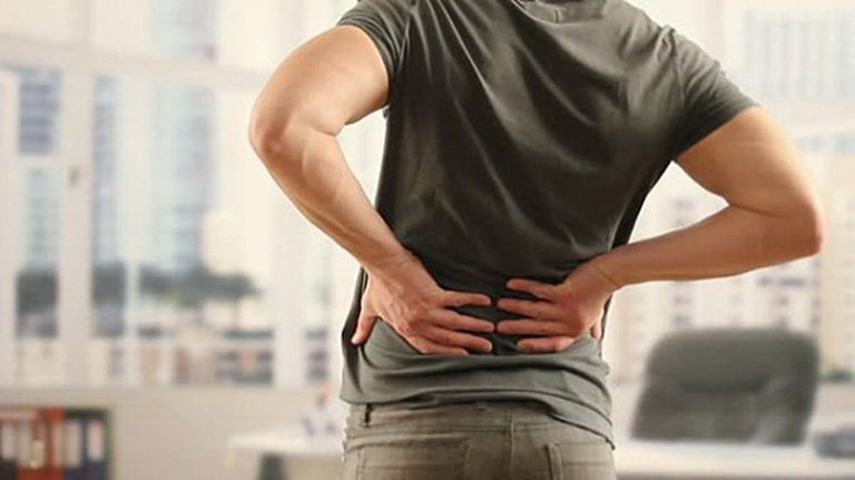Đau lưng (back pain) là thuật ngữ đề cập đến tình trạng đau nhức xảy ra ở phía sau của cơ thể