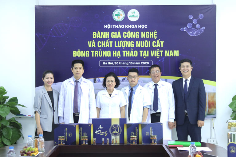 Viện y dược cổ truyền dân tộc ký kết chuyển giao công nghệ nuôi cấy với Trung tâm dược liệu Vietfarm