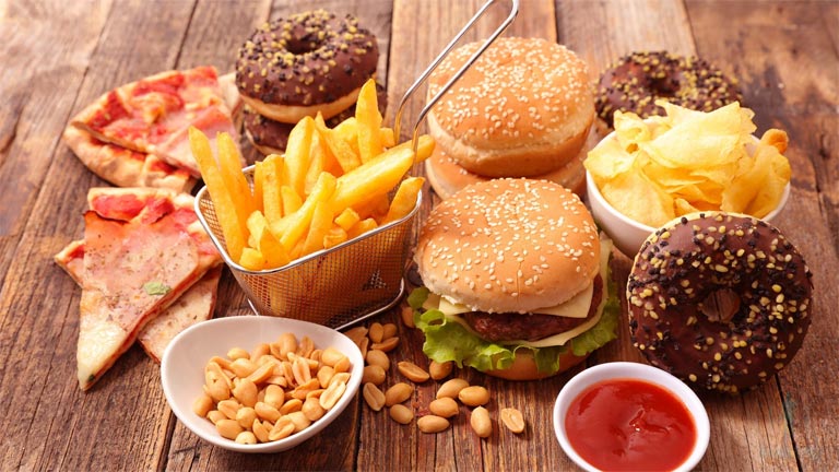 Người bị đau dạ dày nên tránh thực phẩm chế biến sẵn