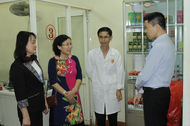 Đoàn công tác thăm các cơ sở lưu giữ tinh hoa y học và giá trị văn hóa của Triều Nguyễn