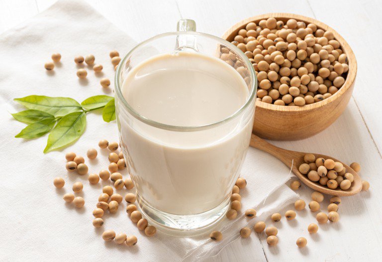 Người bị dạ dày có thể uống sữa đậu nành