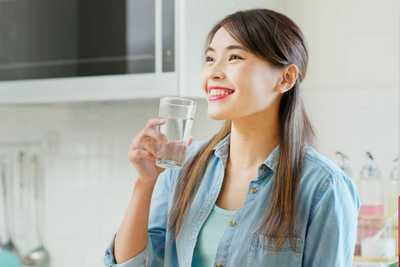 Uống nhiều nước đẩy lùi các triệu chứng sỏi niệu đạo