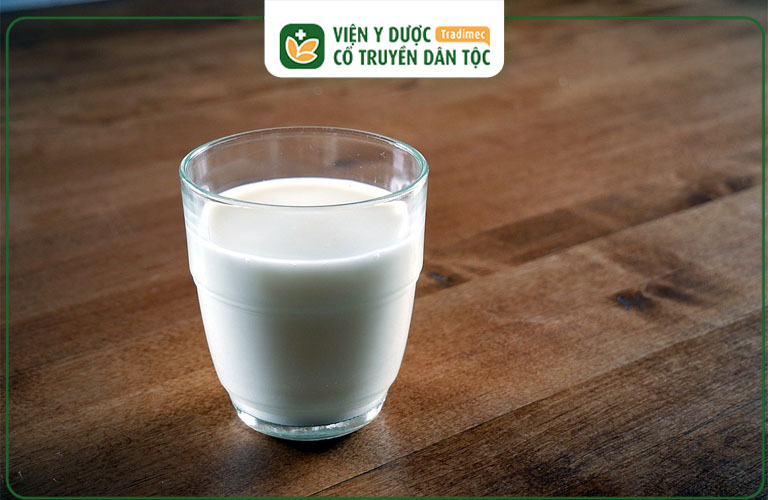Trào ngược dạ dày có nên uống sữa không là câu hỏi được nhiều người quan tâm